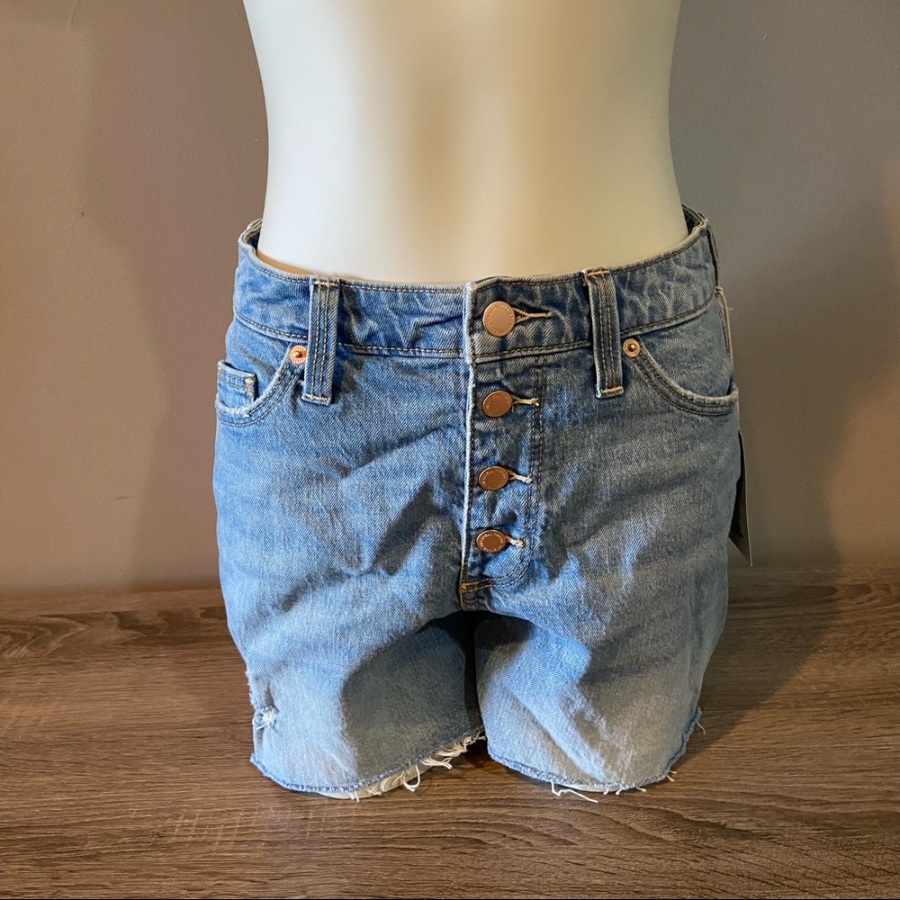 NWT Universal Thread Vintage cut midi denim shorts